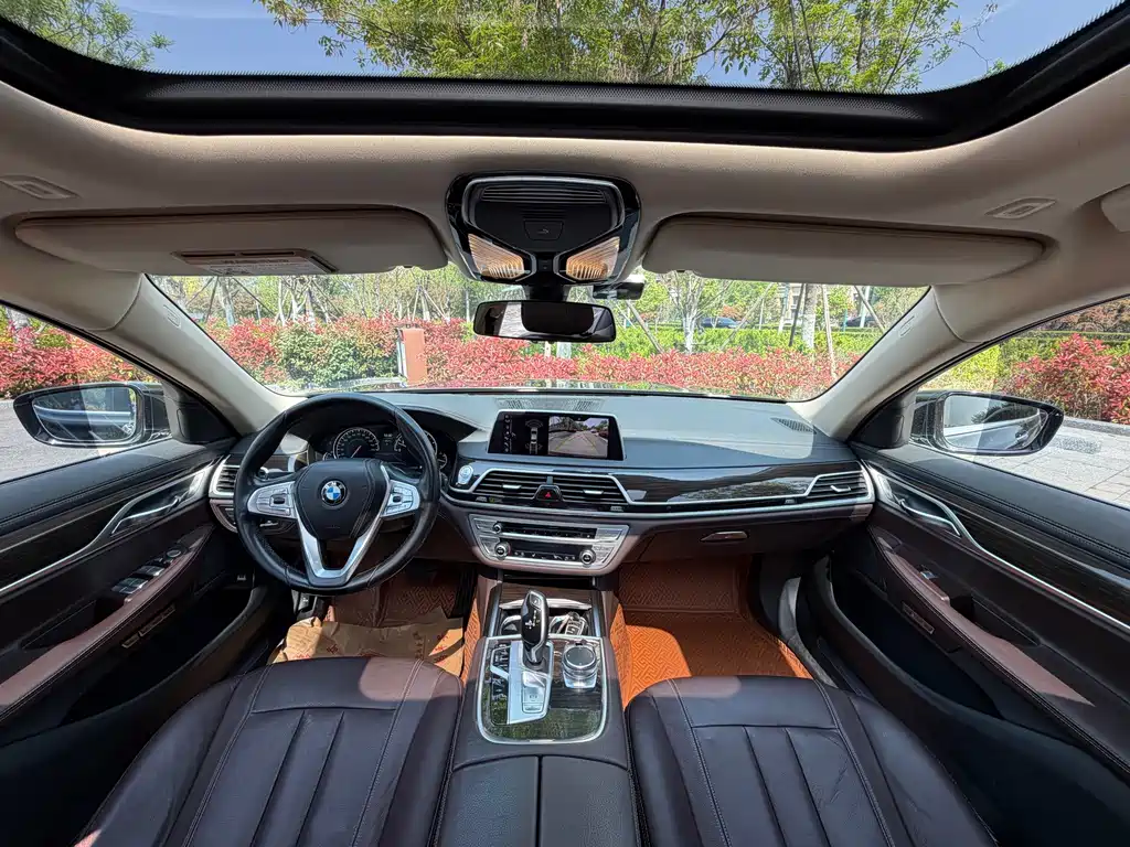 BMW 7 Series — миниатюра 8