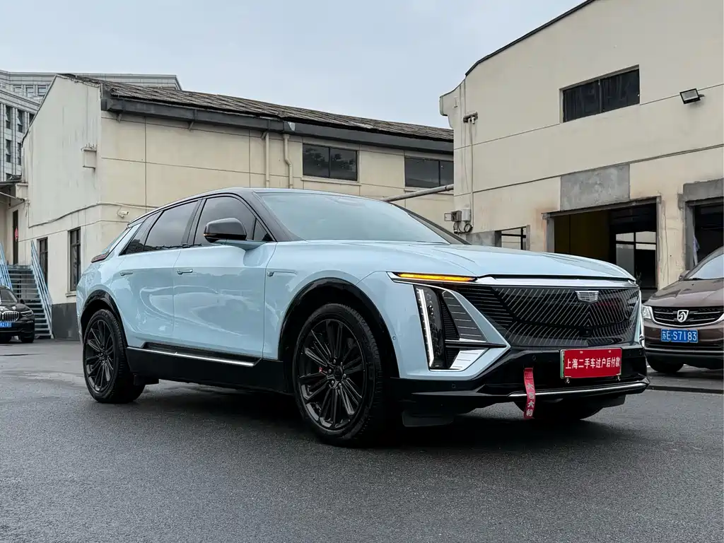 Cadillac IQ 2022 Luxury