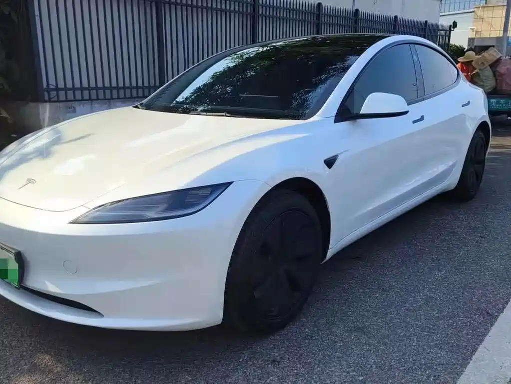 Tesla Model 3 2025
