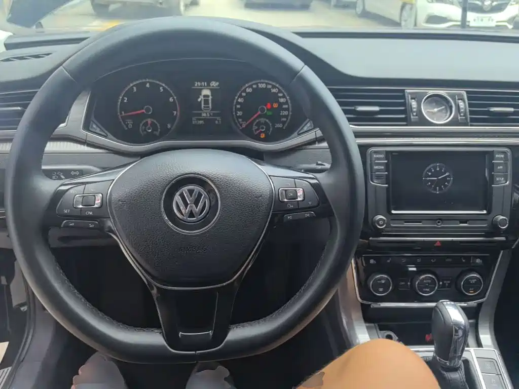 Volkswagen Passat — миниатюра 10