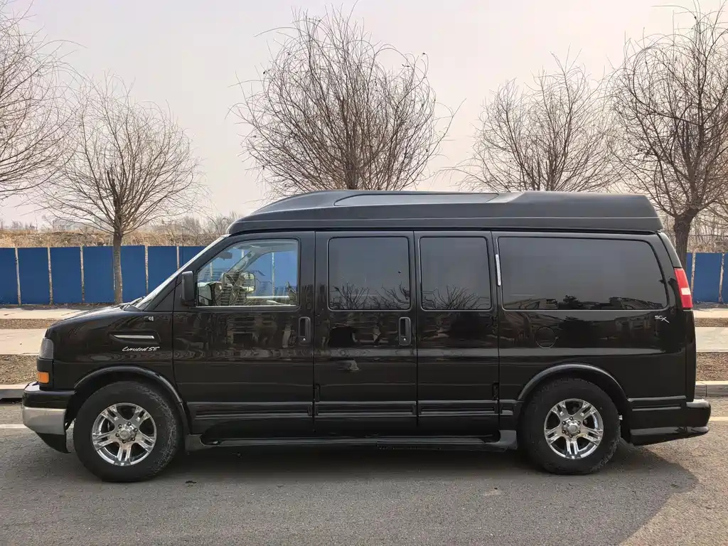 GMC Savana 2011 5.3L 7 мест