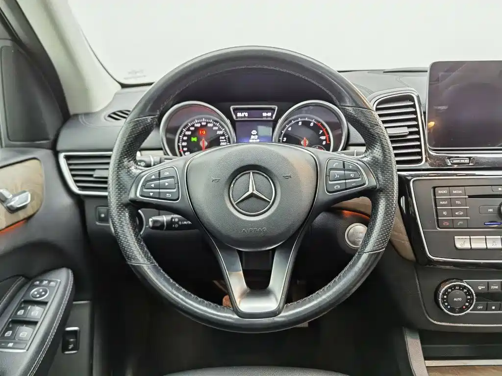 Mercedes-Benz GLE (Import) — миниатюра 11