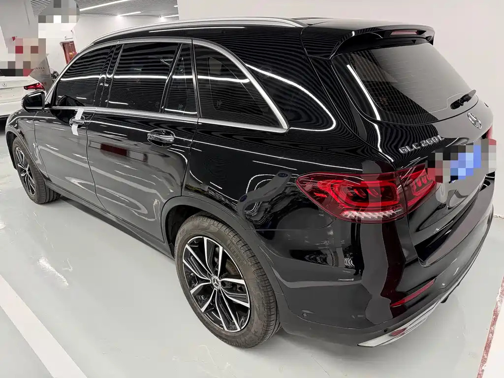MERCEDES-BENZ GLC