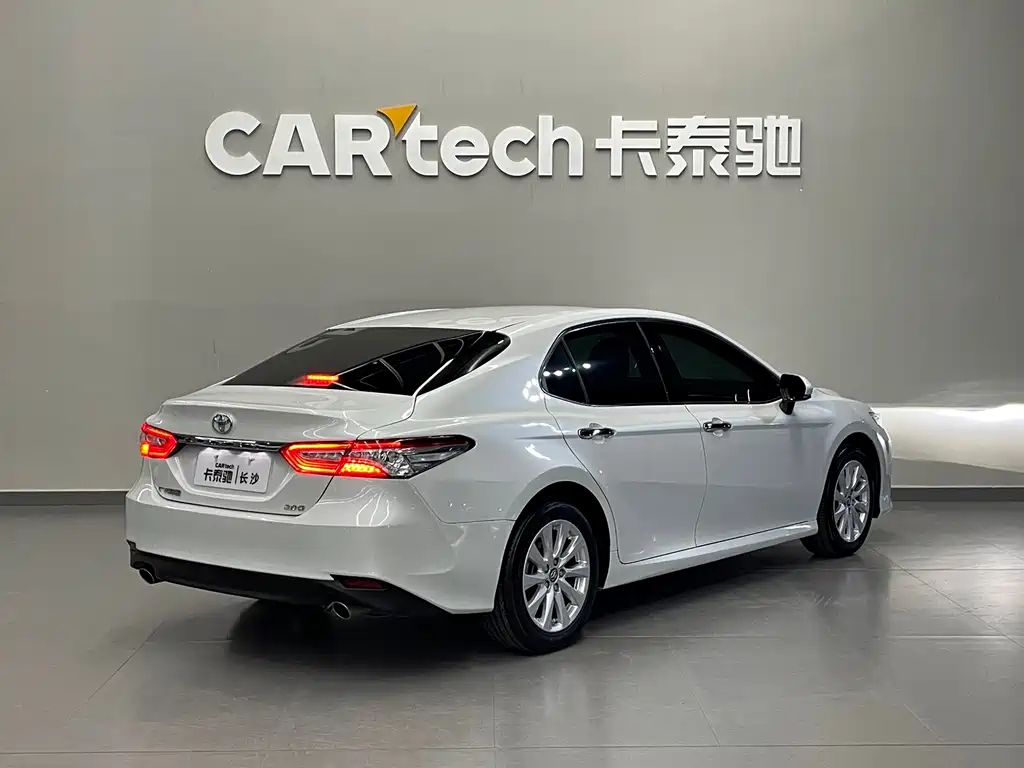Toyota Camry — миниатюра 4