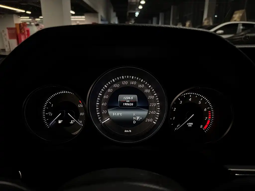 Mercedes-Benz E-Class — миниатюра 6