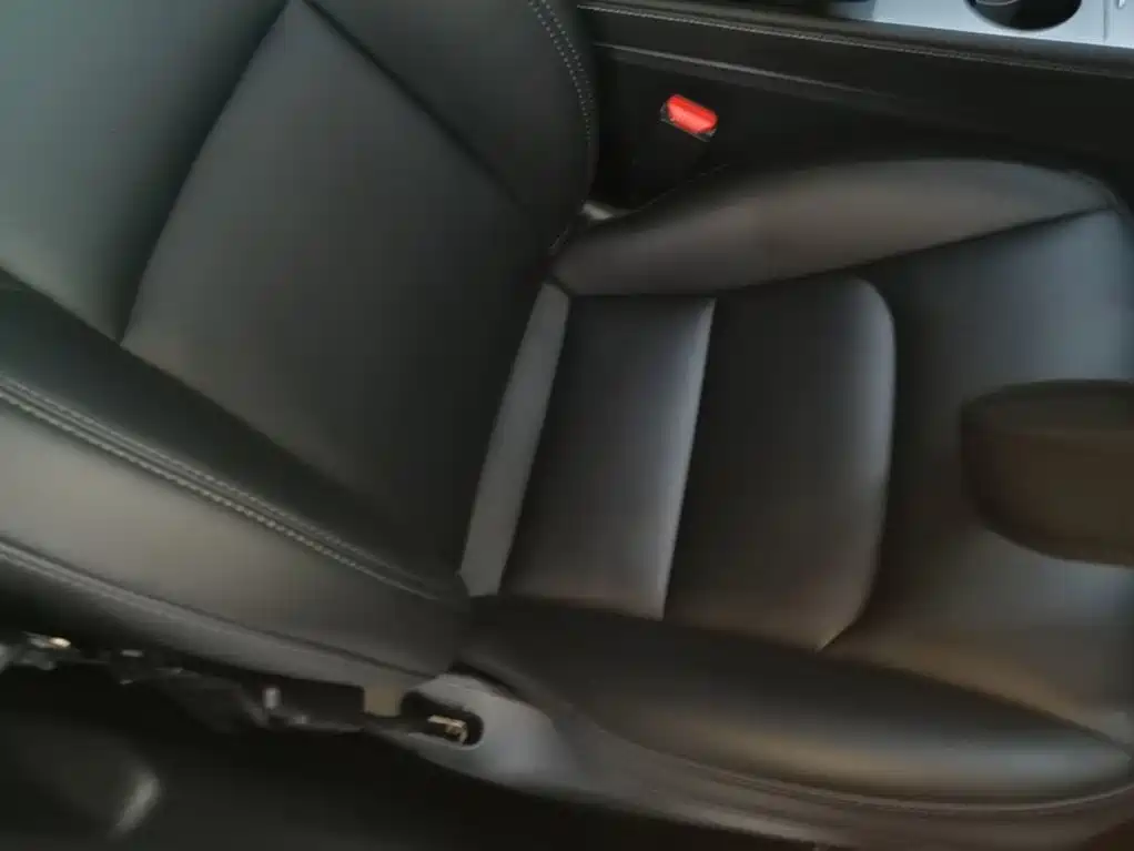 Tesla Model Y — миниатюра 25
