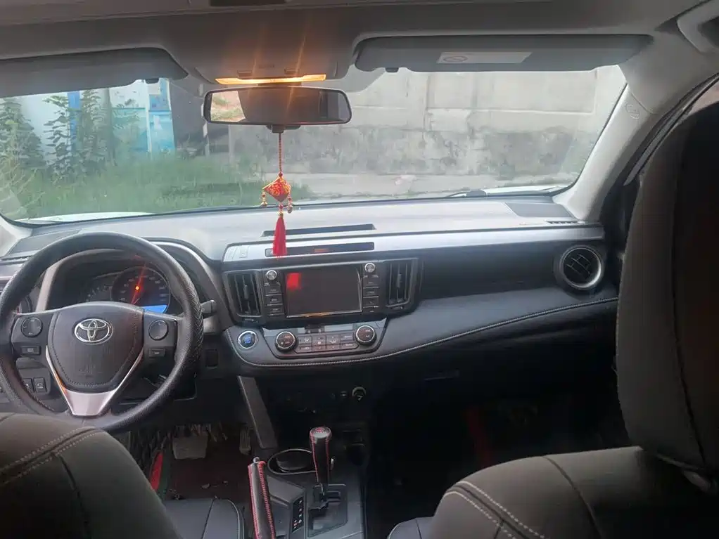 Toyota RAV4 — миниатюра 11