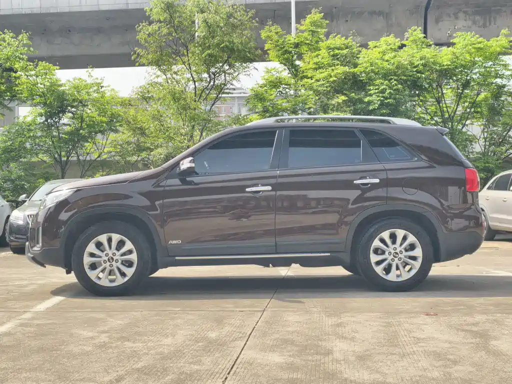 Kia Sorento 2013 2.4L 7 мест Comfort