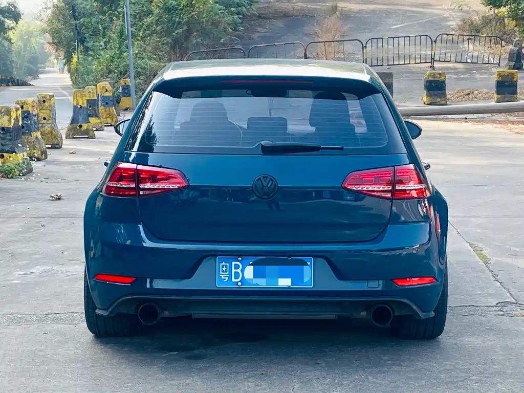 VOLKSWAGEN GOLF GTI