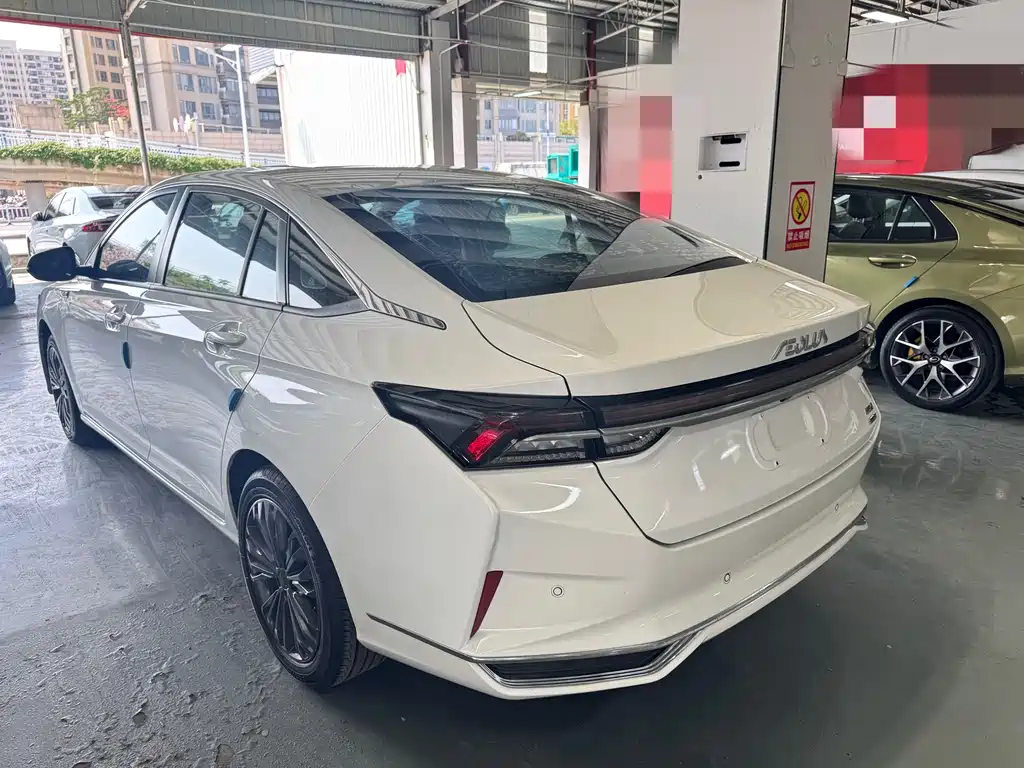 DONGFENG YI HYUN MAX