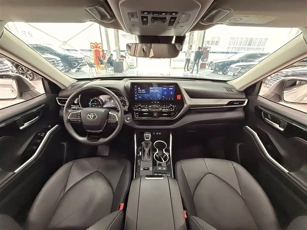 Toyota Highlander 2023 2.5L Luxury 7 мест