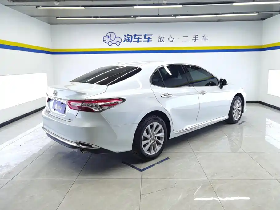 Toyota Camry 2023 2.0G Luxury