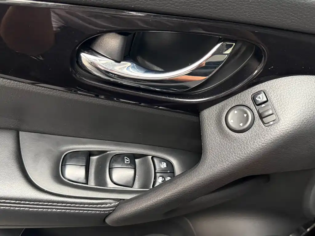Nissan X-Trail — миниатюра 17