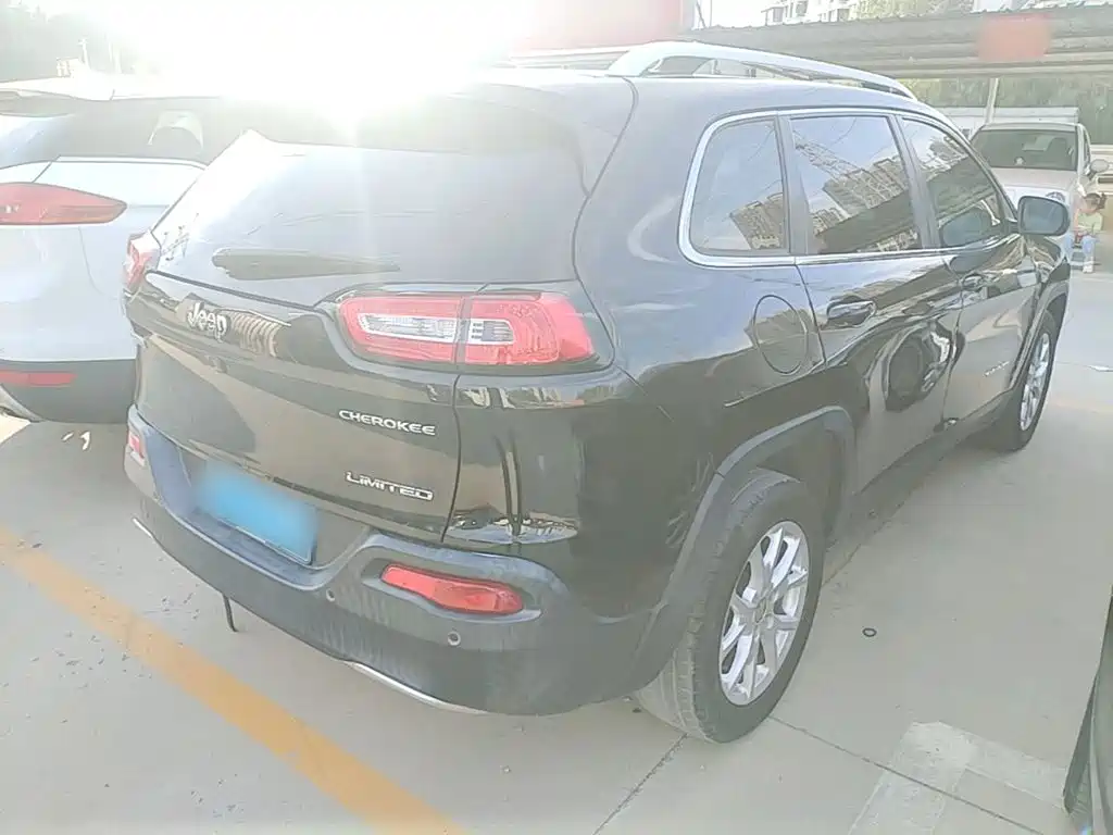 Jeep Cherokee — миниатюра 7