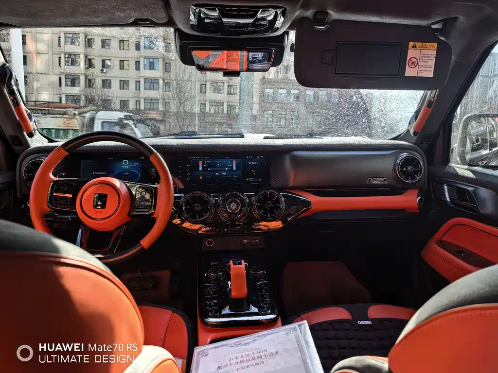 TANK CO CREATION TANK 300