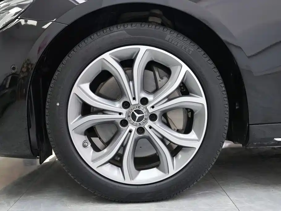 Mercedes-Benz E-Class — миниатюра 4