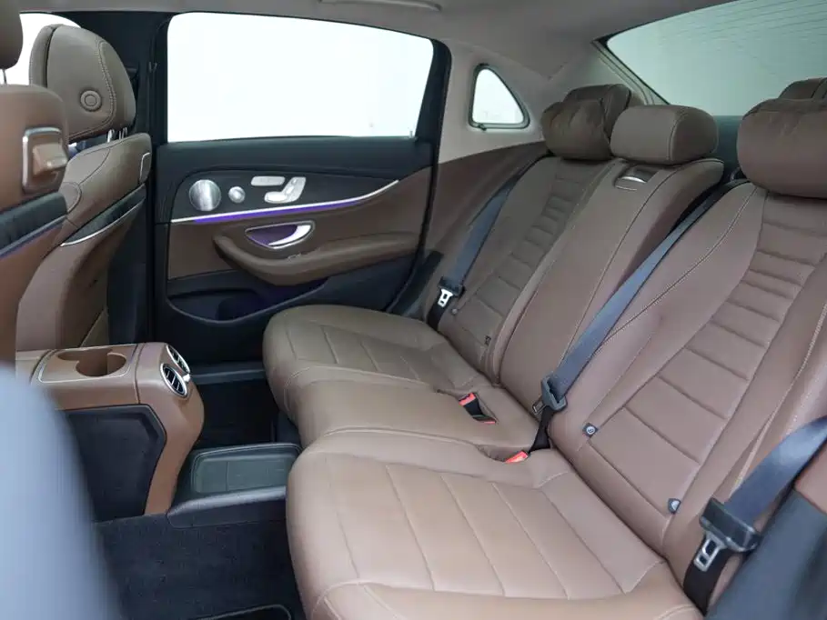 Mercedes-Benz E-Class — миниатюра 13