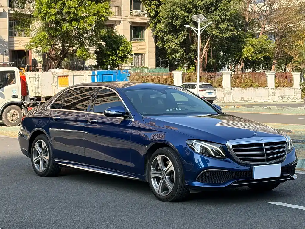 MERCEDES-BENZ E CLASS