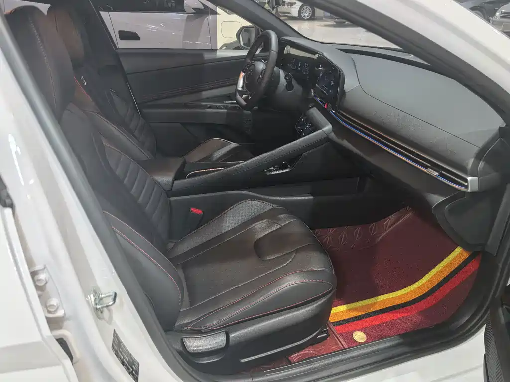 Hyundai Elantra — миниатюра 14