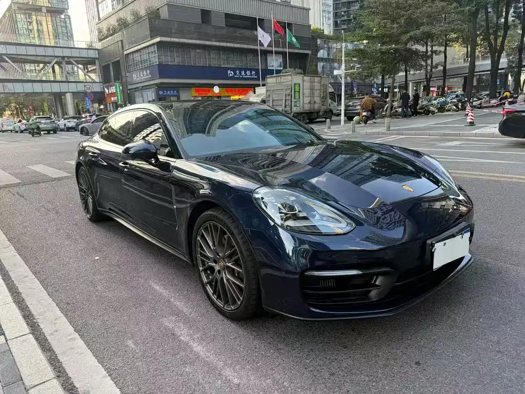PORSCHE PANAMERA