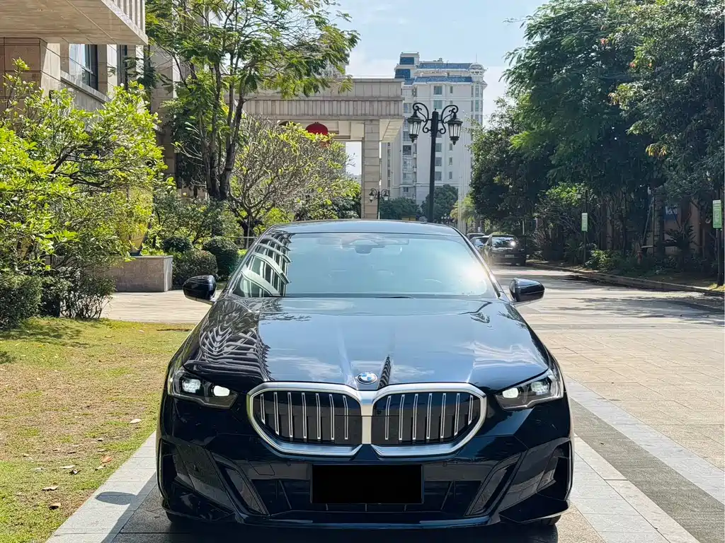 BMW 5 SERIES