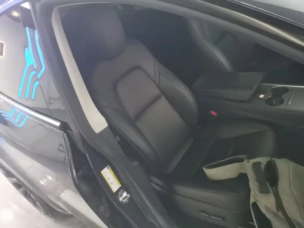 Tesla Model Y — миниатюра 25