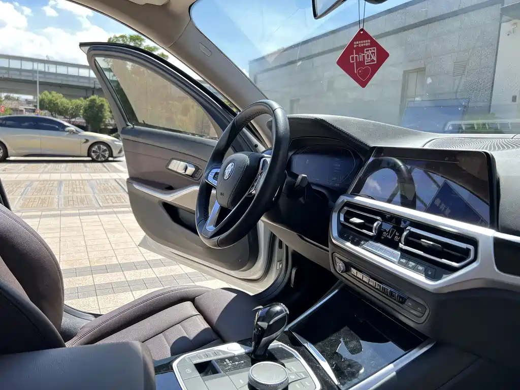 BMW 3 Series — миниатюра 11