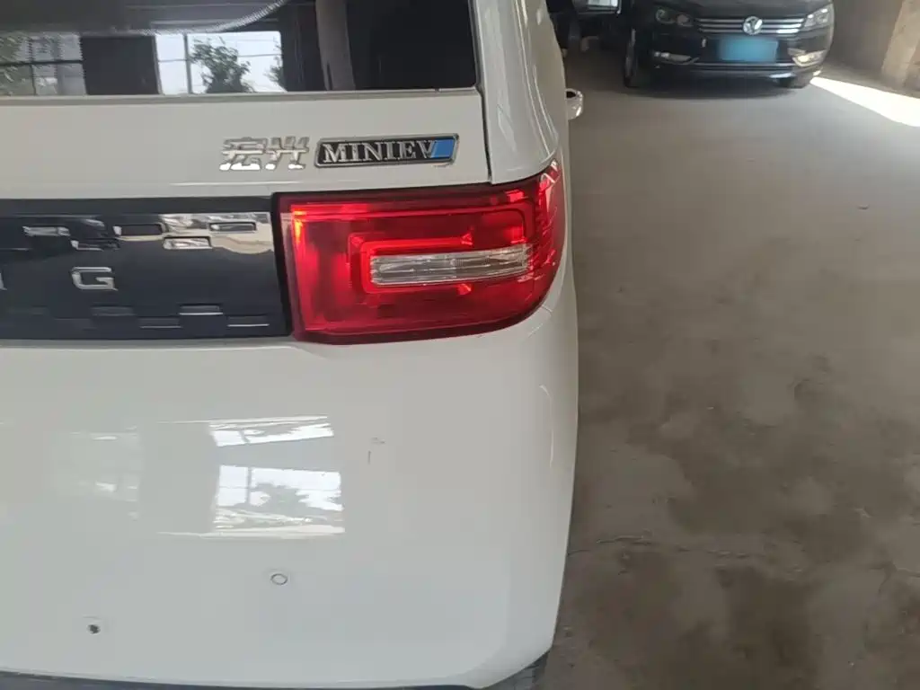 Wuling MINIEV — миниатюра 8