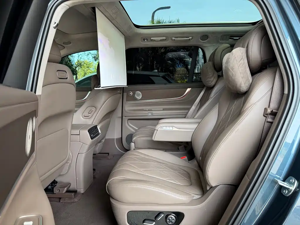 AITO ASK THE WORLD M9