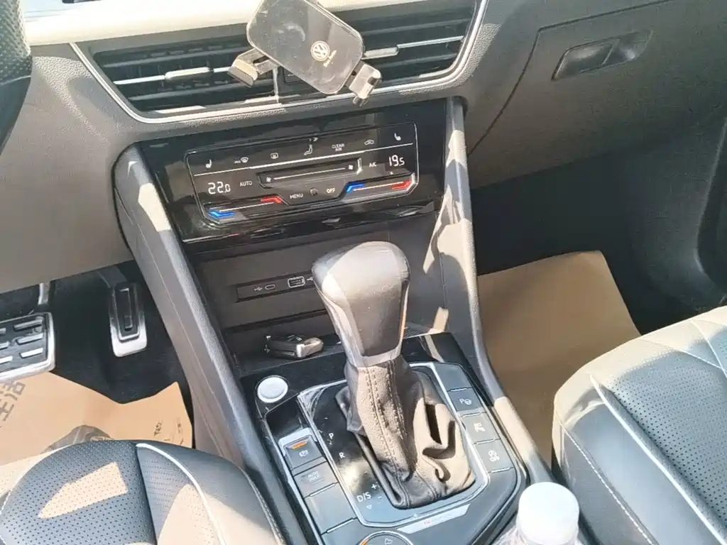 Volkswagen Tiguan L — миниатюра 14