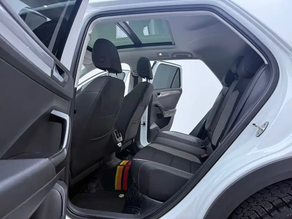 VOLKSWAGEN T ROC EXPLORING SONGS