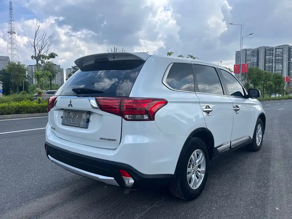 Mitsubishi Outlander — миниатюра 4