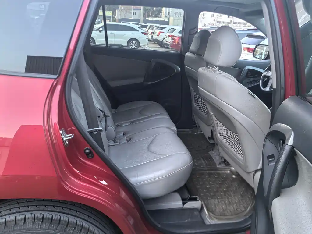 Toyota RAV4 — миниатюра 16