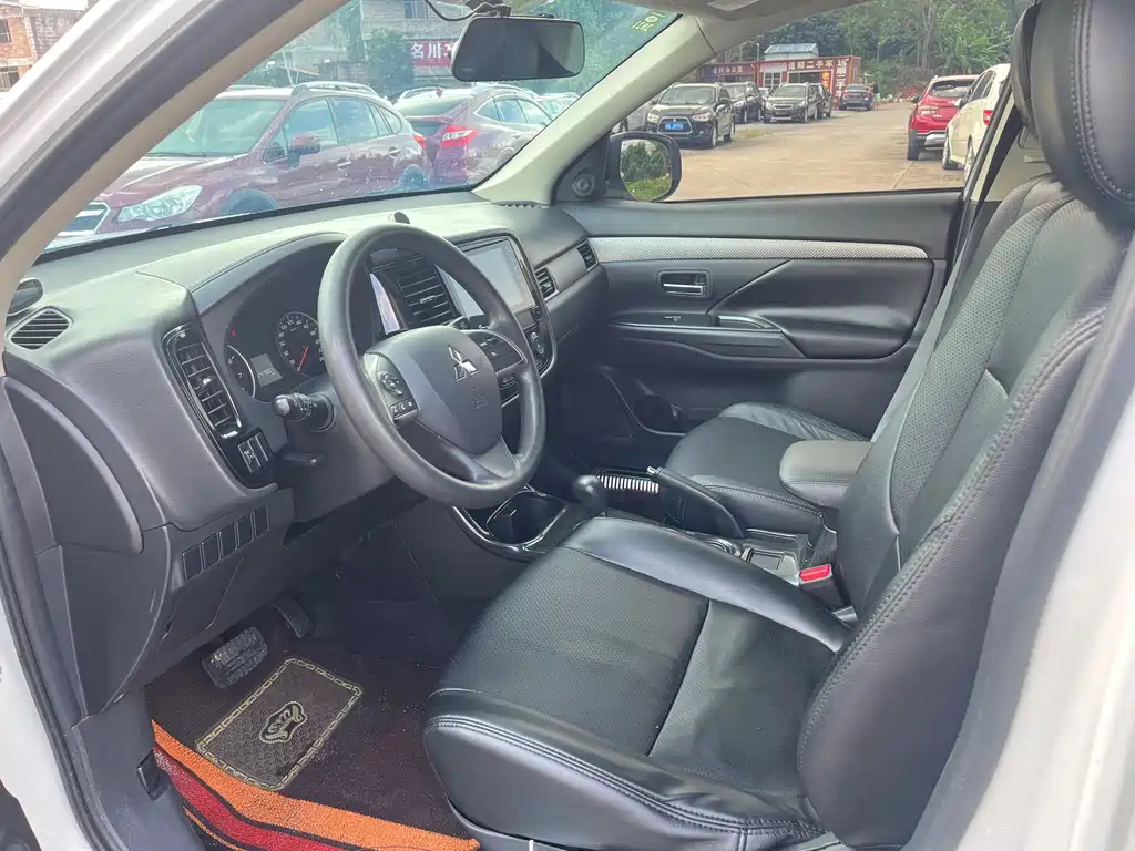 Mitsubishi Outlander — миниатюра 13