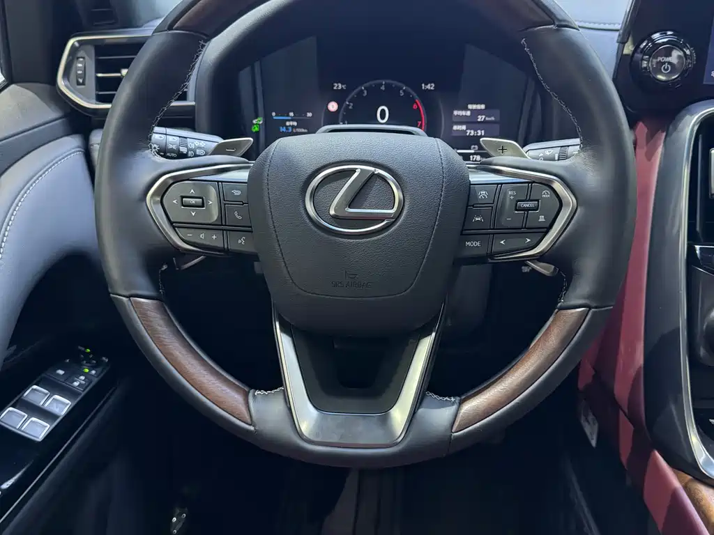 Lexus LX 700h Territory Edition, фото 17