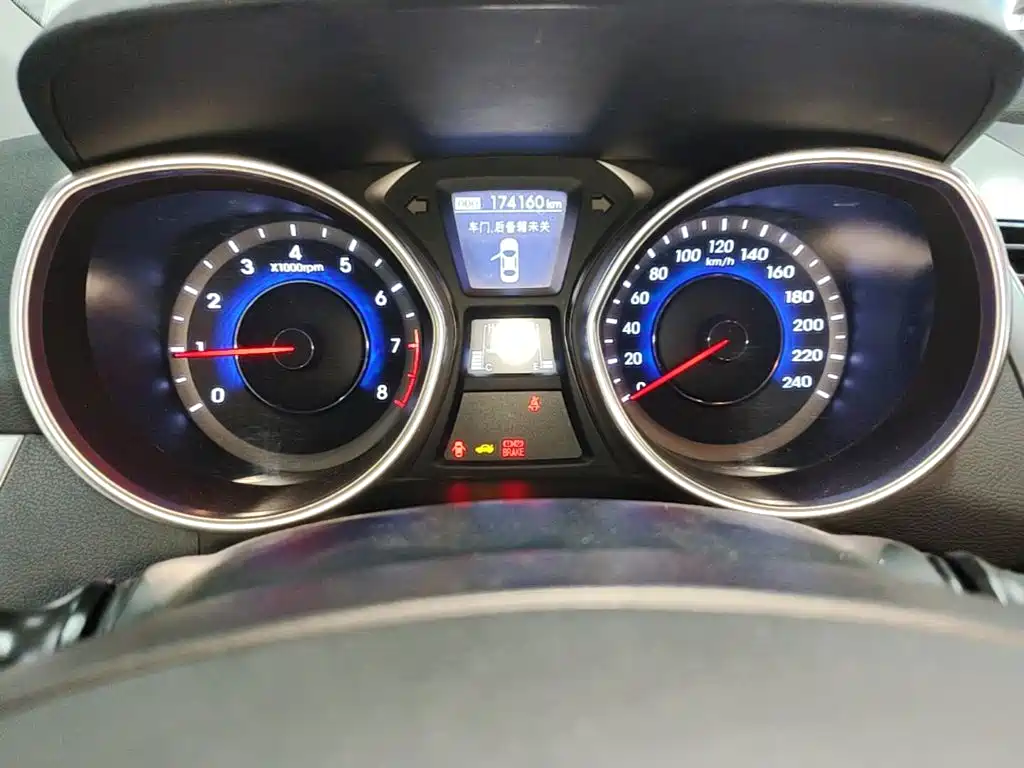 Hyundai Elantra Langdong — миниатюра 12