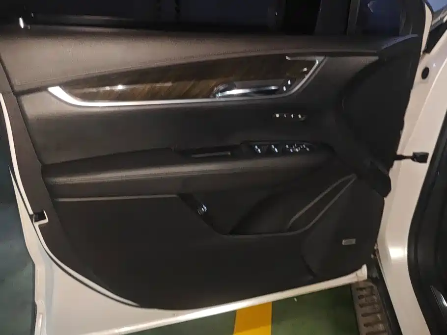 Cadillac XT5 — миниатюра 7