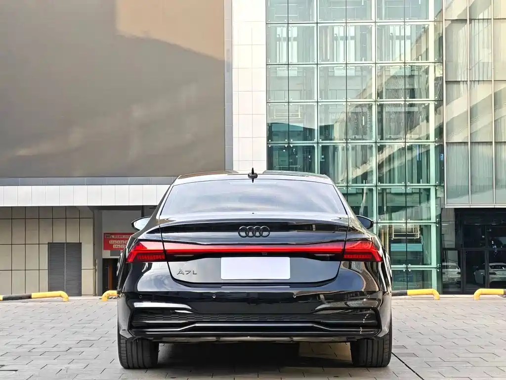 AUDI A7L