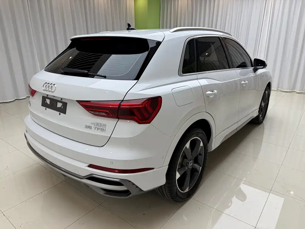 Audi Q3 2023 35 TFSI Fashion (1.4T)