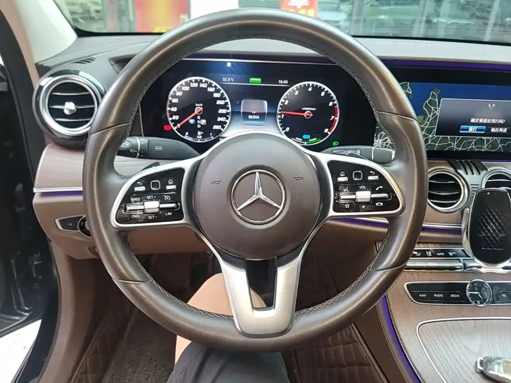 Mercedes-Benz E-Class — миниатюра 11