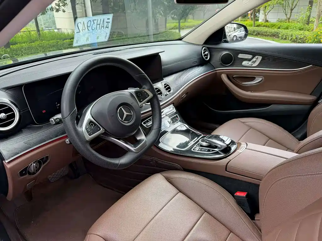 Mercedes-Benz E-Class — миниатюра 4