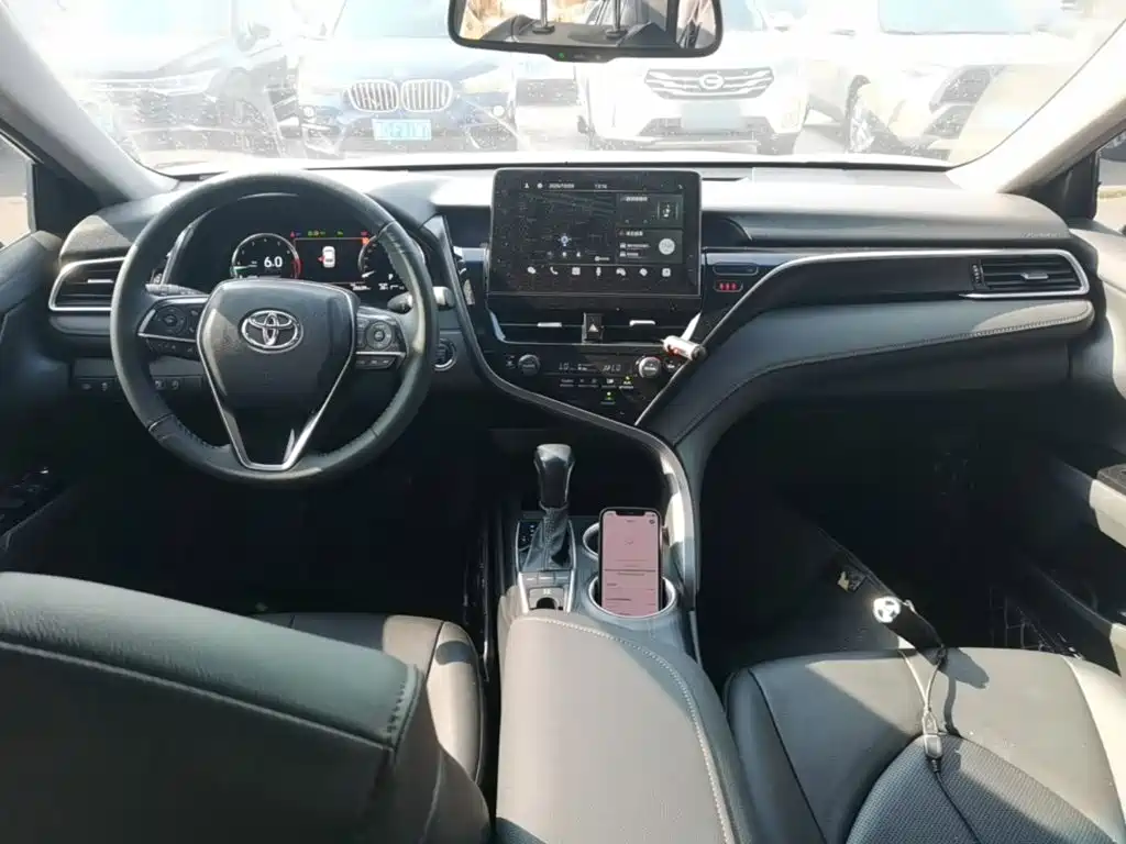 Toyota Camry — миниатюра 10