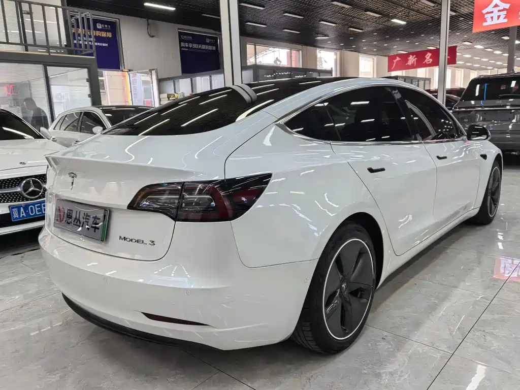 Tesla Model 3 — миниатюра 10