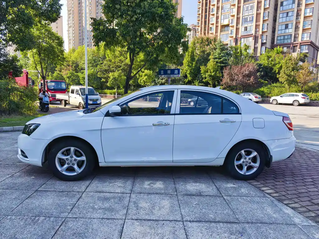 Geely Emgrand — миниатюра 3