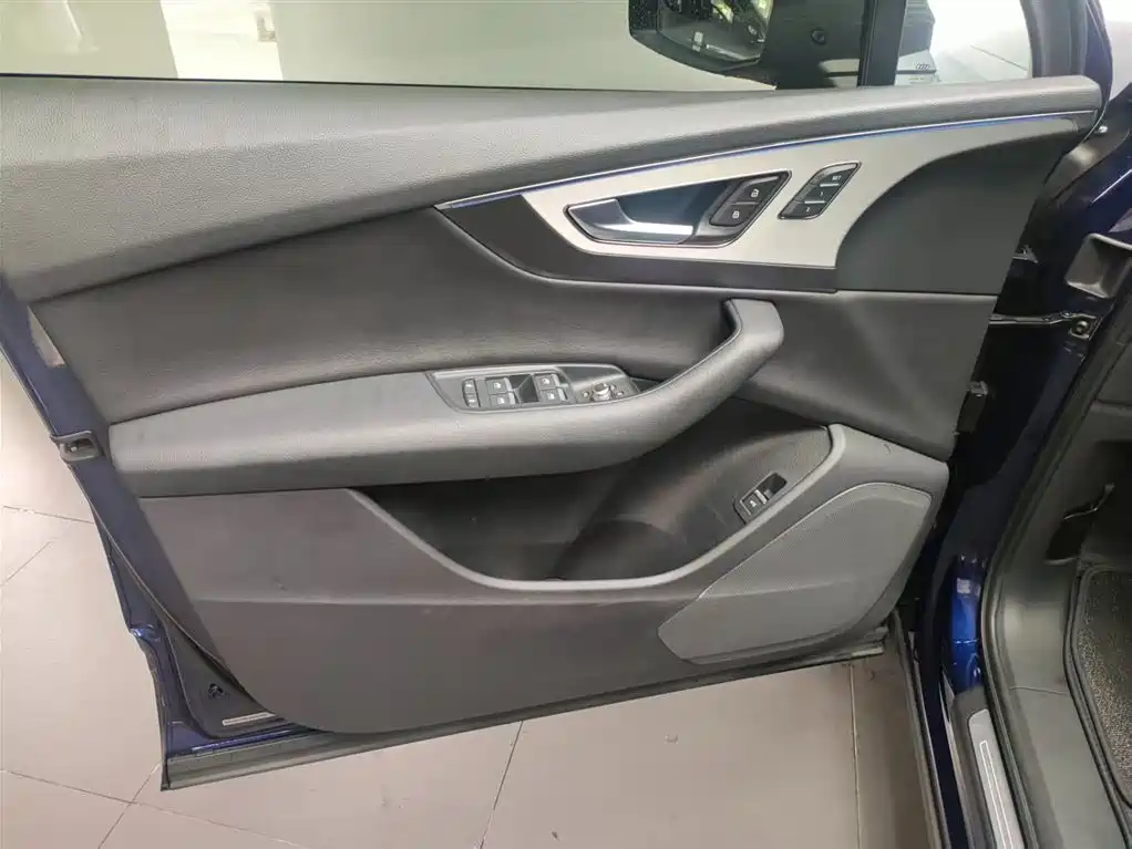 Audi Q7 — миниатюра 12