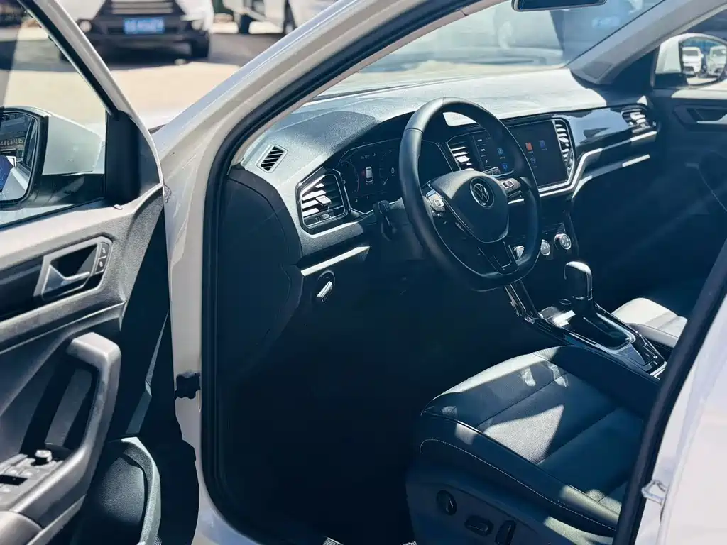 Volkswagen T-Roc — миниатюра 6