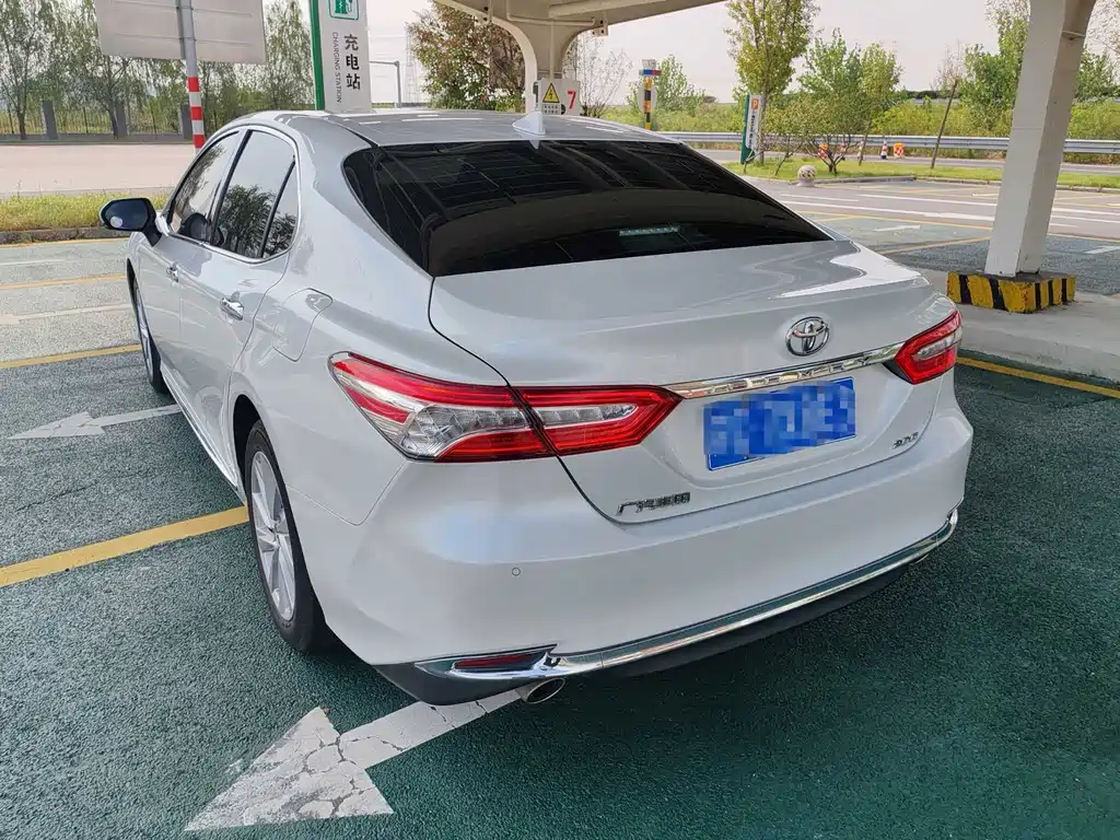 Toyota Camry — миниатюра 2