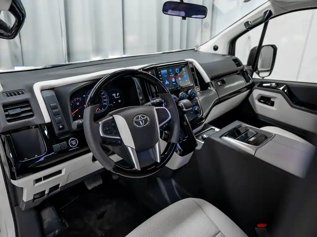 Toyota Hiace - фото 15