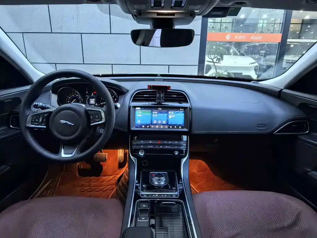 Jaguar XE — миниатюра 12