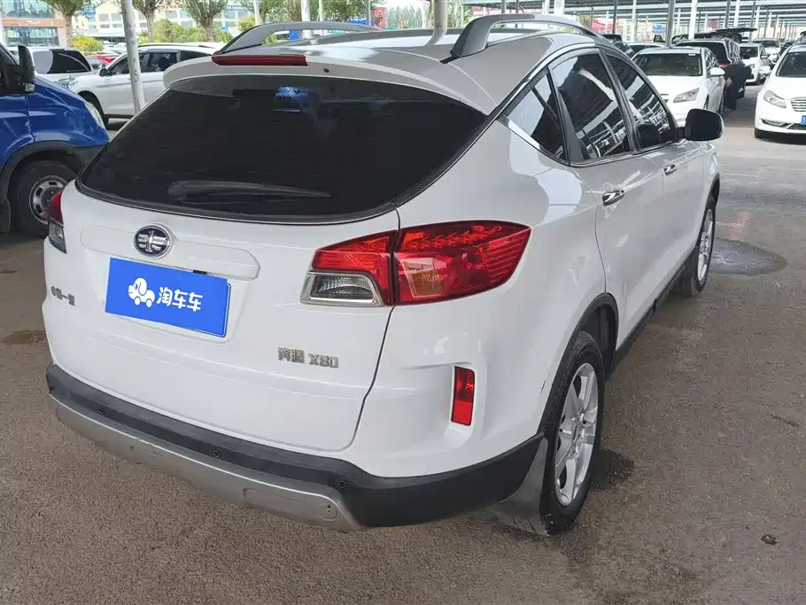 Bestune X80 2013 2.0L MT Luxury